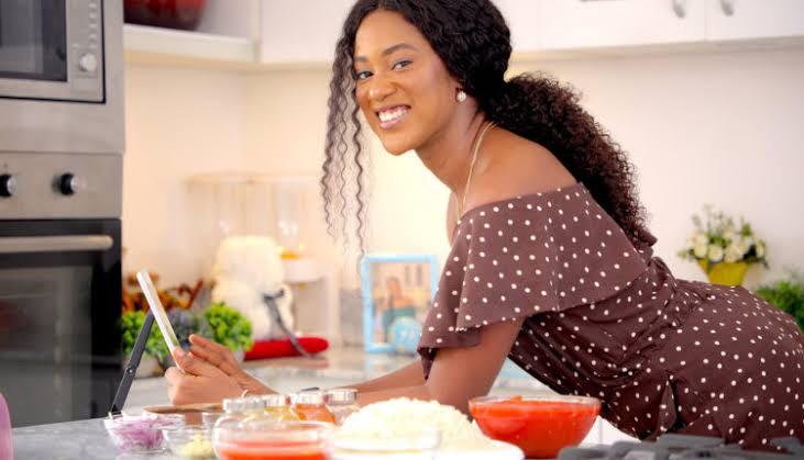 zeelicious- a Nigerian food and lifestyle Vlogger is a type of influencer